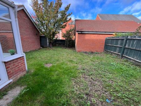 5 bedroom Semi-detached house to let in Hatcher Crescent, Hythe Quay, Colchester, CO2