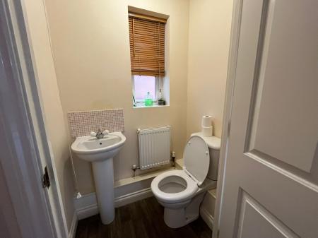 5 bedroom Semi-detached house to let in Hatcher Crescent, Hythe Quay, Colchester, CO2