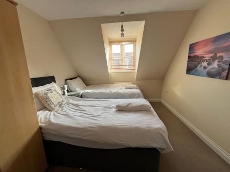 5 bedroom Semi-detached house to let in Hatcher Crescent, Hythe Quay, Colchester, CO2