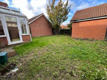 5 bedroom Semi-detached house to let in Hatcher Crescent, Hythe Quay, Colchester, CO2