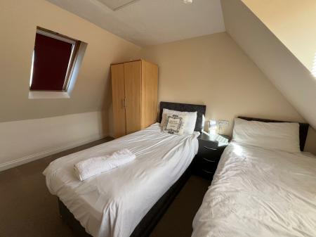 5 bedroom Semi-detached house to let in Hatcher Crescent, Hythe Quay, Colchester, CO2