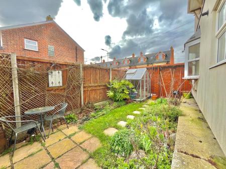 1 bedroom Studio flat to let in Mersea Road, Colchester, CO2