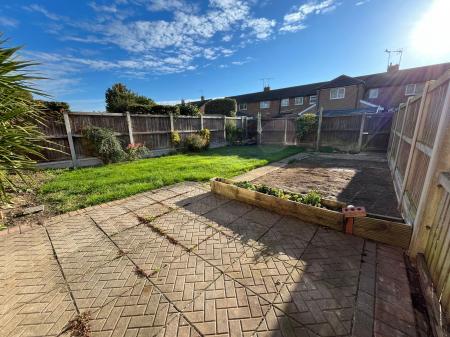 2 bedroom Terraced House to let in Elmwood Avenue, Colchester, CO2