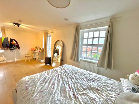 3 bedroom Flat to let in St. Mary's Field, Colchester, CO3