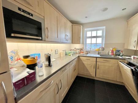3 bedroom Flat to let in St. Mary's Field, Colchester, CO3