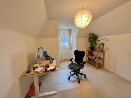 3 bedroom Flat to let in St. Mary's Field, Colchester, CO3