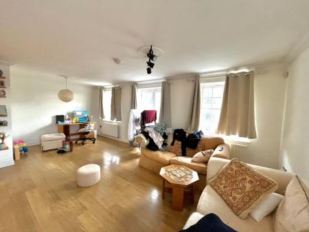 3 bedroom Flat to let in St. Mary's Field, Colchester, CO3