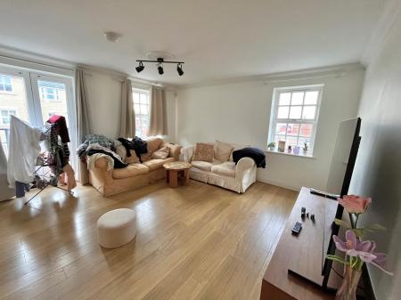 3 bedroom Flat to let in St. Mary's Field, Colchester, CO3