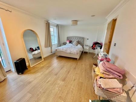 3 bedroom Flat to let in St. Mary's Field, Colchester, CO3