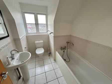 3 bedroom Flat to let in St. Mary's Field, Colchester, CO3