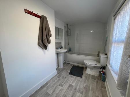 2 bedroom Semi-detached house to let in Bergholt Road, Colchester, CO4