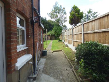 2 bedroom Semi-detached house to let in Bergholt Road, Colchester, CO4