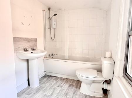 2 bedroom Semi-detached house to let in Bergholt Road, Colchester, CO4