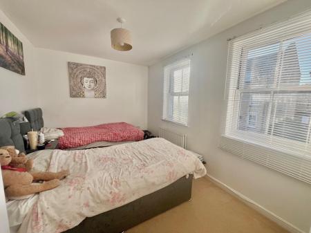 2 bedroom Maisonette to let in Garland Road, Colchester, CO2