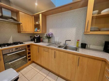 2 bedroom Maisonette to let in Garland Road, Colchester, CO2