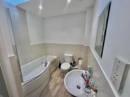 2 bedroom Maisonette to let in Garland Road, Colchester, CO2