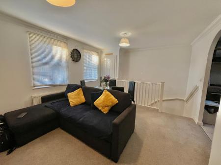 2 bedroom Maisonette to let in Garland Road, Colchester, CO2