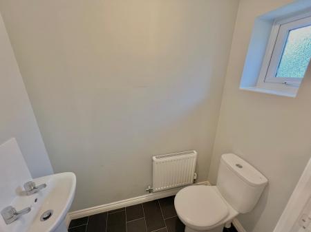 2 bedroom Terraced House to let in Hampton Court Close, Colchester, CO2