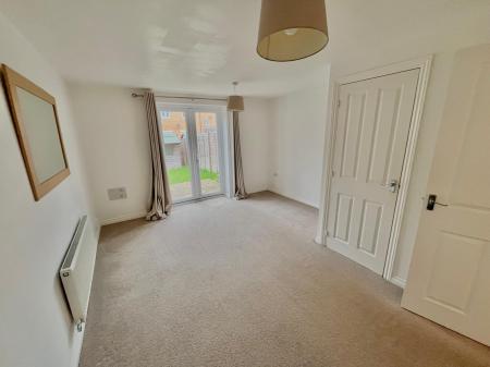 2 bedroom Terraced House to let in Hampton Court Close, Colchester, CO2