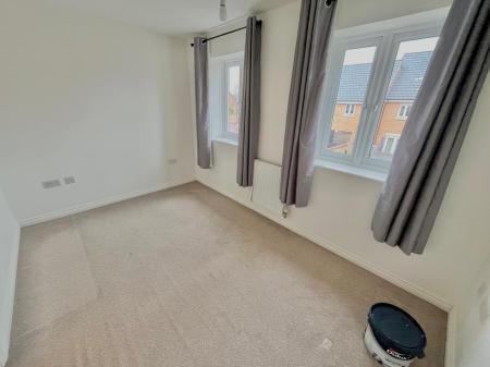 2 bedroom Terraced House to let in Hampton Court Close, Colchester, CO2