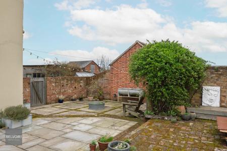 6 bedroom Detached house to let in Blue Gates Farmhouse, Alresford, CO7