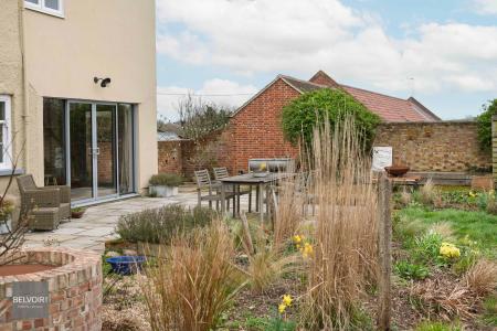 6 bedroom Detached house to let in Blue Gates Farmhouse, Alresford, CO7