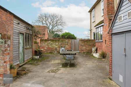 6 bedroom Detached house to let in Blue Gates Farmhouse, Alresford, CO7