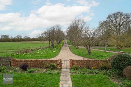 6 bedroom Detached house to let in Blue Gates Farmhouse, Alresford, CO7