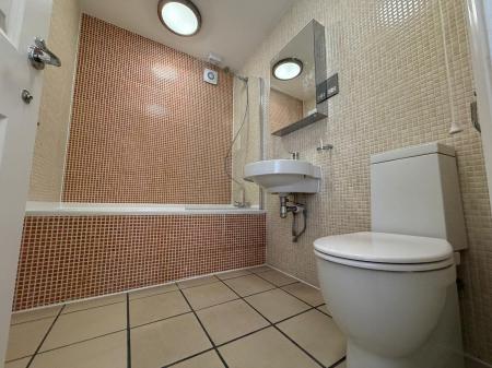 2 bedroom Flat to let in Queen Street, Colchester, CO1