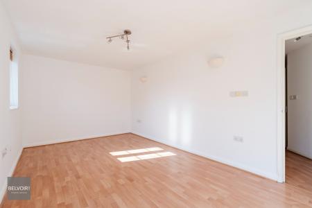 2 bedroom Flat for sale in Hawkins Road, Hythe, Colchester, CO2