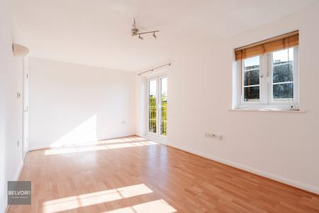 2 bedroom Flat for sale in Hawkins Road, Hythe, Colchester, CO2