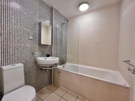 1 bedroom Flat to let in Queens Street, Colchester, CO1