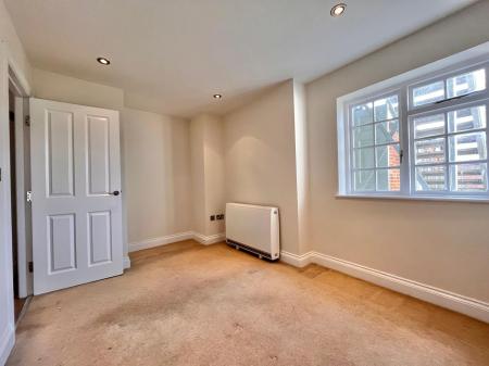1 bedroom Flat to let in Queens Street, Colchester, CO1