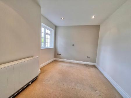 1 bedroom Flat to let in Queens Street, Colchester, CO1