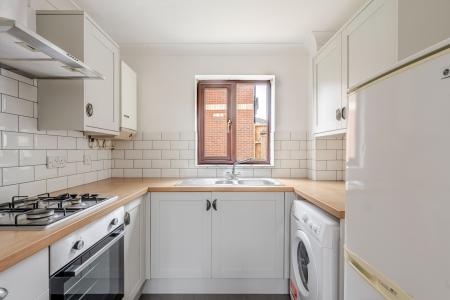 2 bedroom Semi-detached house for sale in Chiltern Close, North Station, Colchester, CO1