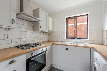 2 bedroom Semi-detached house for sale in Chiltern Close, North Station, Colchester, CO1