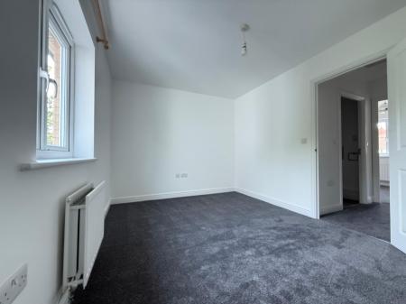 2 bedroom Detached house to let in Kirk Way, Colchester, CO4