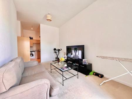 2 bedroom Flat to let in Circular Road South, Colchester, CO2