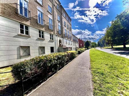 2 bedroom Flat to let in Circular Road South, Colchester, CO2