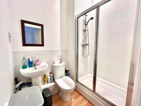 2 bedroom Flat to let in Circular Road South, Colchester, CO2