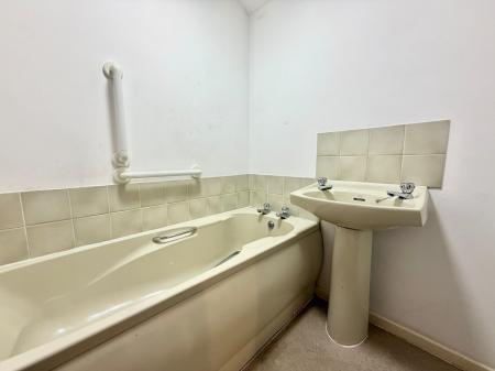 1 bedroom Maisonette to let in Manor Parade, Brightlingsea, CO7