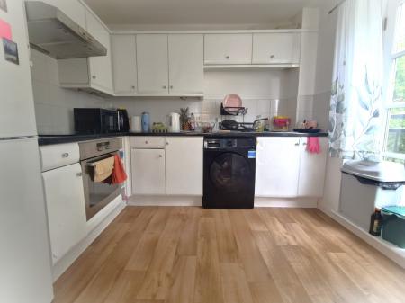 2 bedroom Flat to let in Albany Gardens, Colchester, CO2