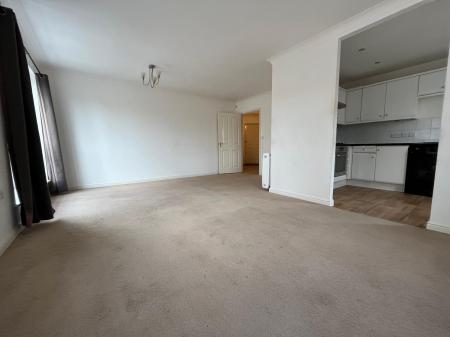 2 bedroom Flat to let in Albany Gardens, Colchester, CO2