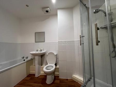 2 bedroom Flat to let in Albany Gardens, Colchester, CO2