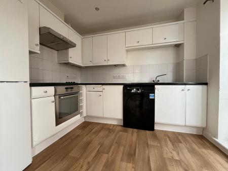 2 bedroom Flat to let in Albany Gardens, Colchester, CO2
