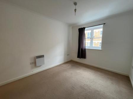 2 bedroom Flat to let in Albany Gardens, Colchester, CO2