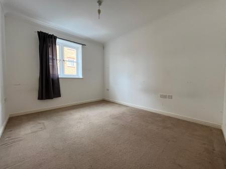 2 bedroom Flat to let in Albany Gardens, Colchester, CO2