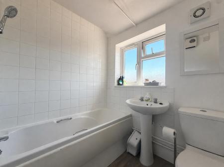 2 bedroom Terraced House to let in Elmwood Avenue, Colchester, CO2