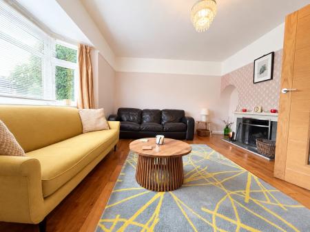 3 bedroom Semi-detached house to let in Hubert Road, Colchester, CO3