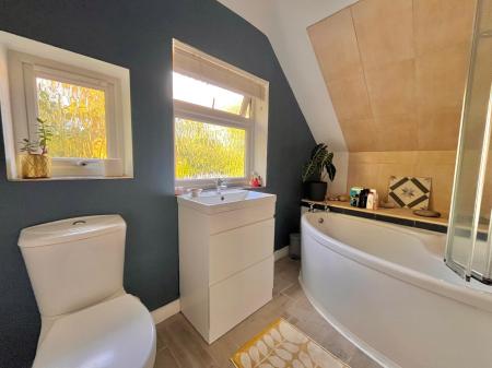 3 bedroom Semi-detached house to let in Hubert Road, Colchester, CO3